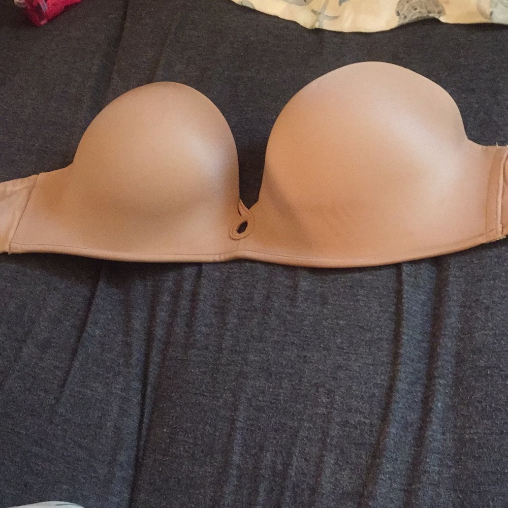 Victoria’s Secret bombshell padded strapless bra